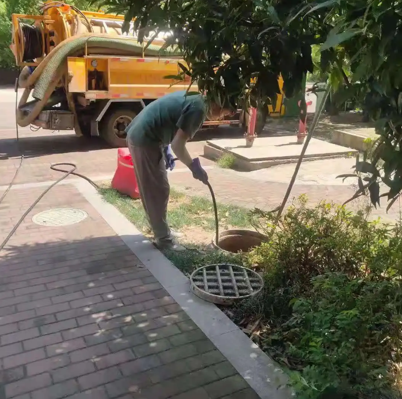 观山湖市政排污管道清淤疏通——专业团队，让您全程省心！